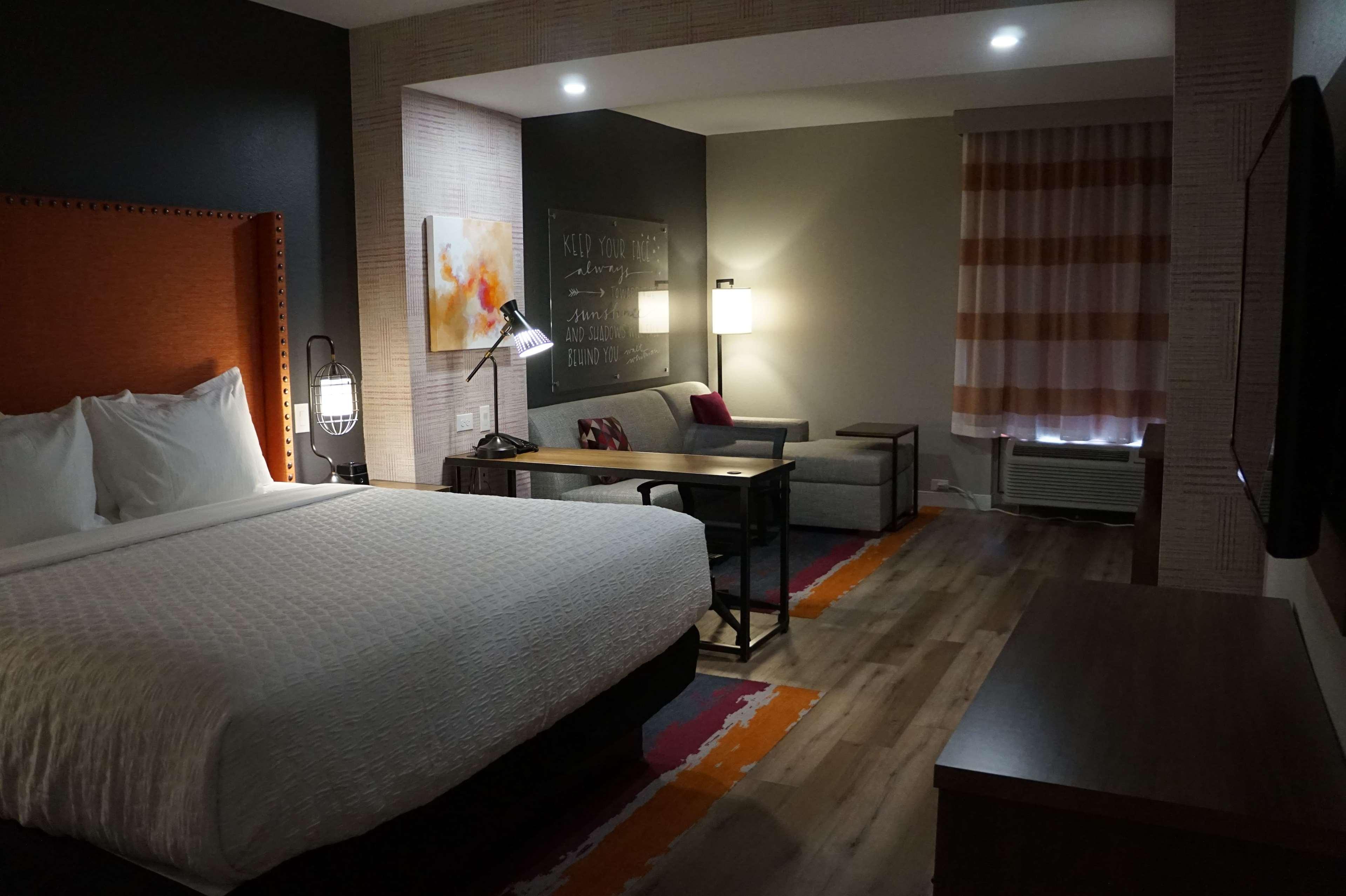 La Quinta Inn&Suites by Wyndham Lewisville Extérieur photo
