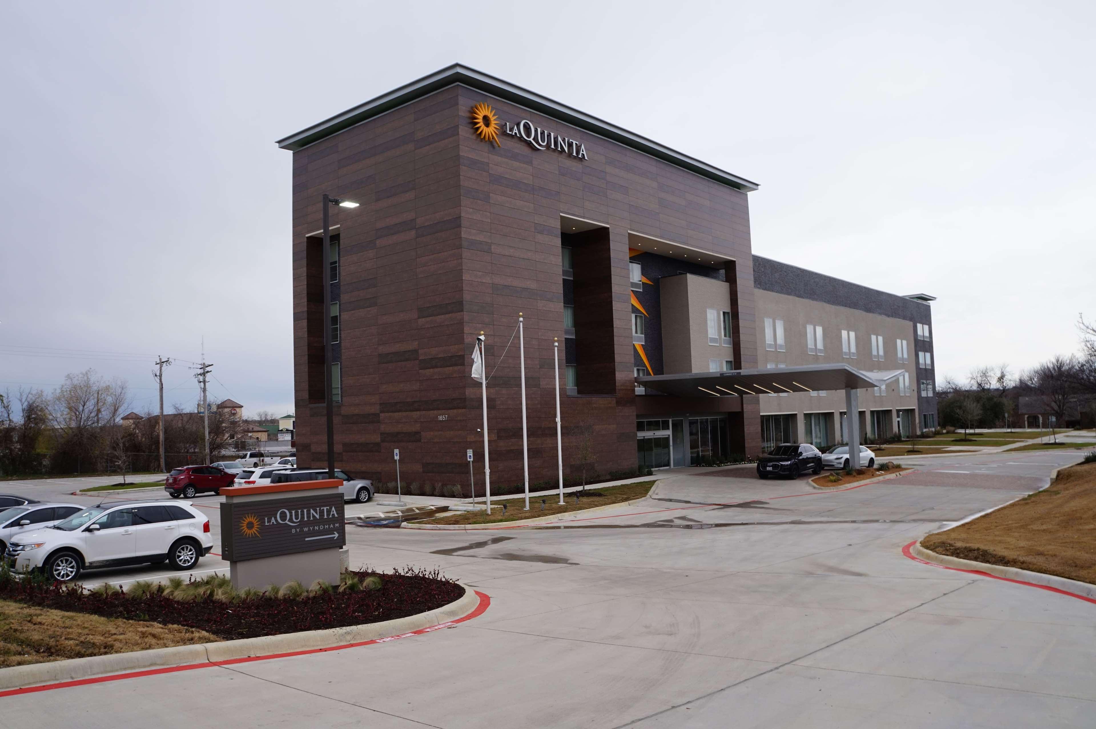 La Quinta Inn&Suites by Wyndham Lewisville Extérieur photo